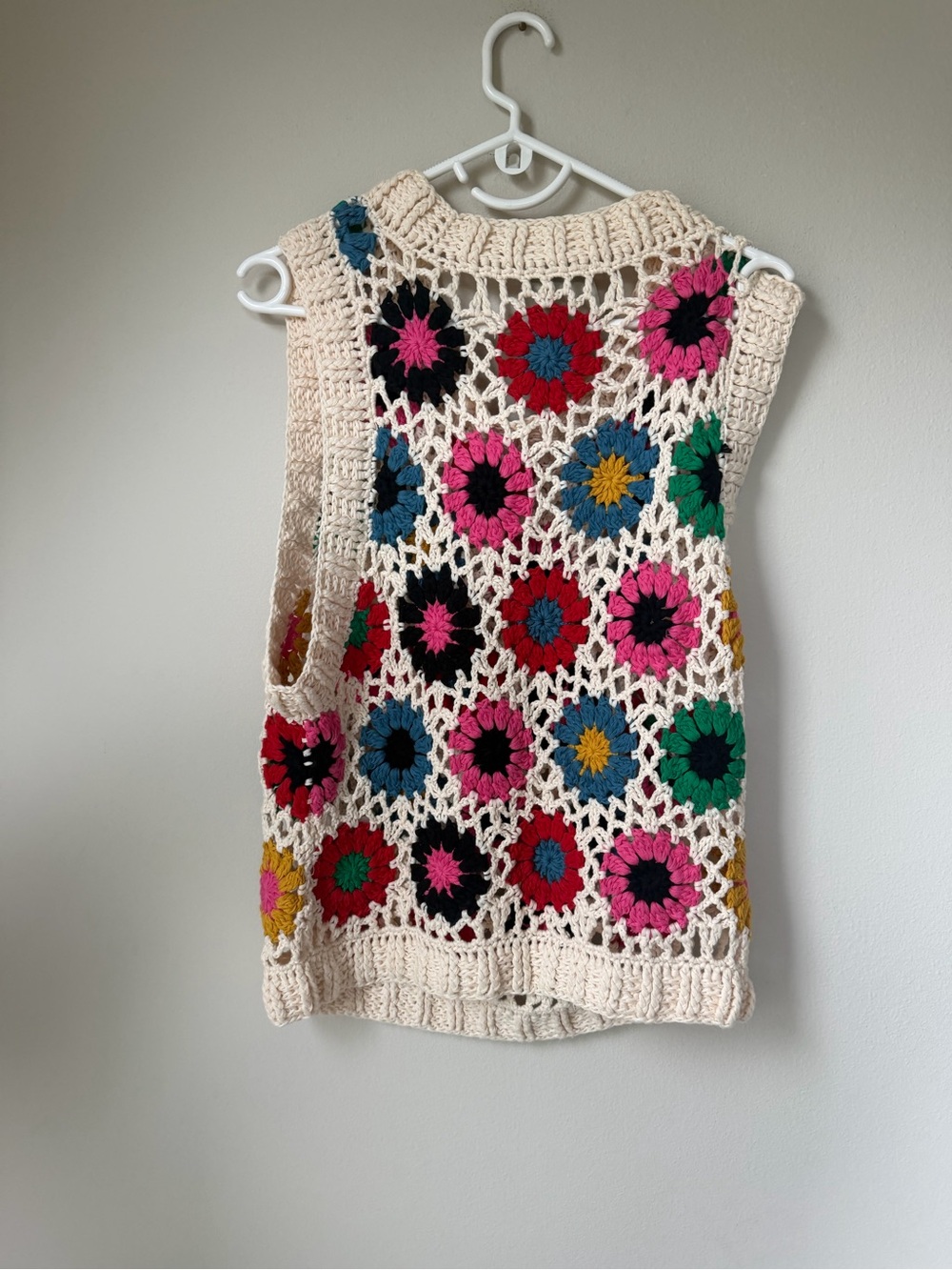 FARM RIO Cream multicolor Crochet Flower Vest top matching shorts available - Picture 4 of 6
